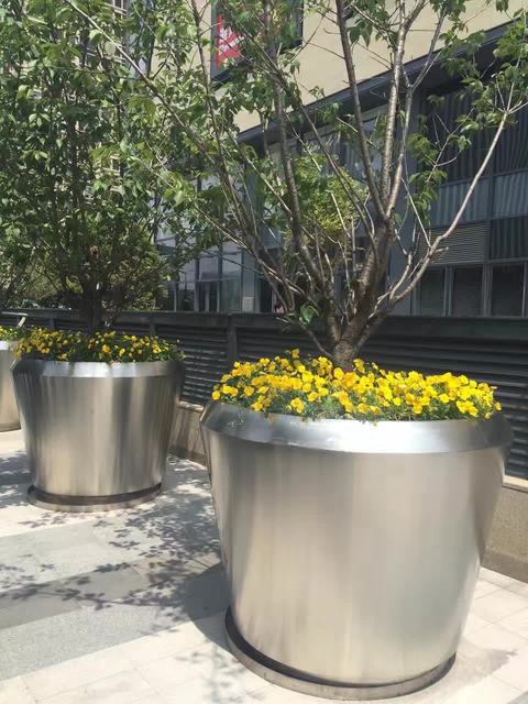 景觀(guān)花箱常見(jiàn)的材質(zhì)及各自的特點(diǎn)