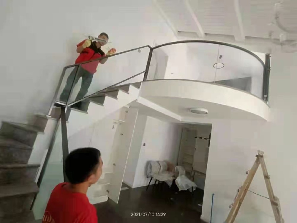 安裝施工現場(chǎng)