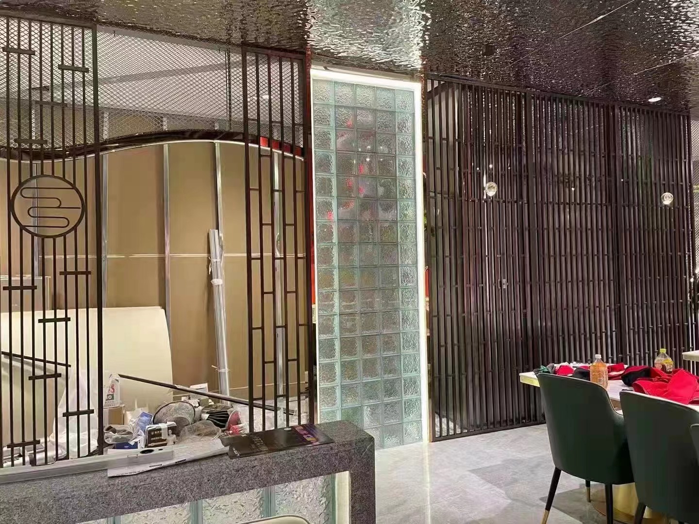 酒店彩色不銹鋼屏風(fēng)